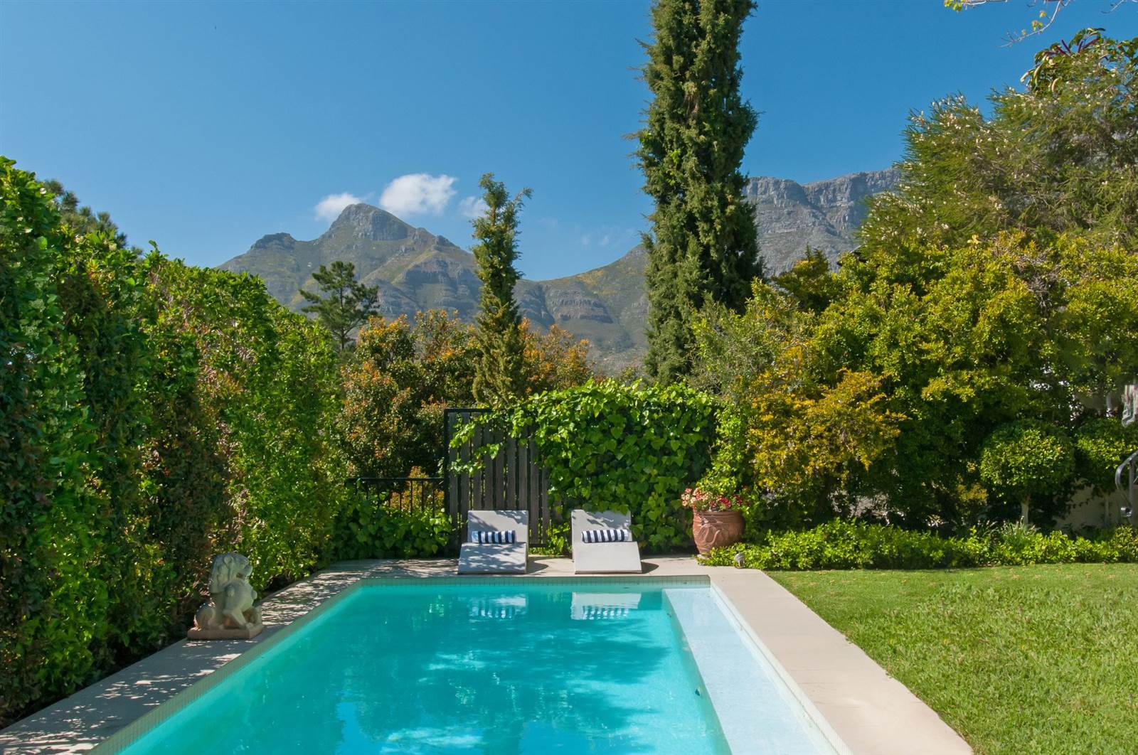 5 Bed House in Tamboerskloof photo number 2