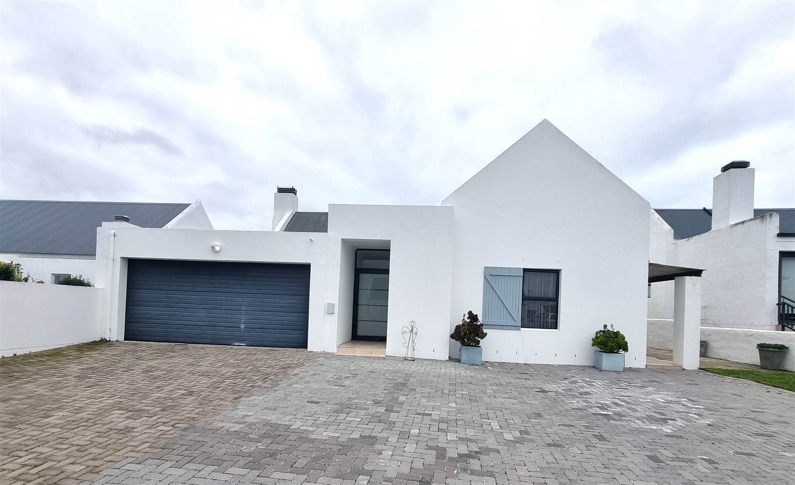 3 Bed House in Yzerfontein photo number 3