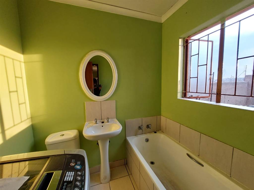 2 Bed House in Rethabile Gardens photo number 9