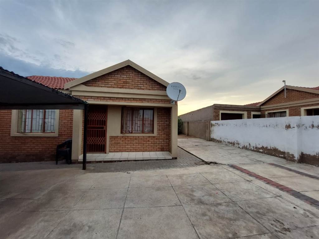 2 Bed House in Rethabile Gardens photo number 2