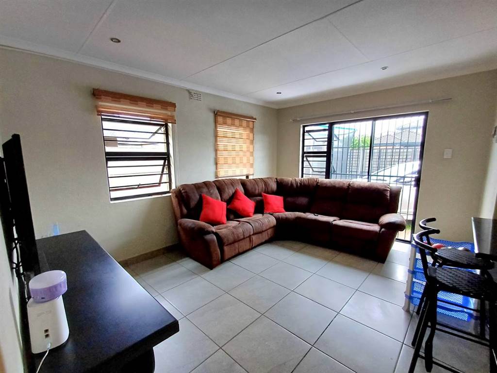 3 Bed Townhouse in Leopards Rest Security Estate photo number 7