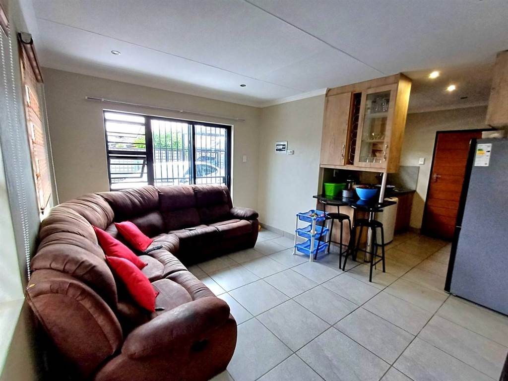 3 Bed Townhouse in Leopards Rest Security Estate photo number 8