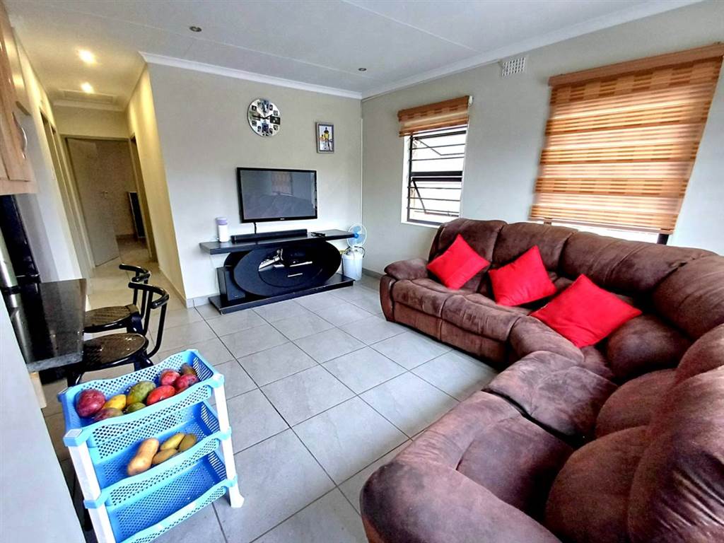3 Bed Townhouse in Leopards Rest Security Estate photo number 2
