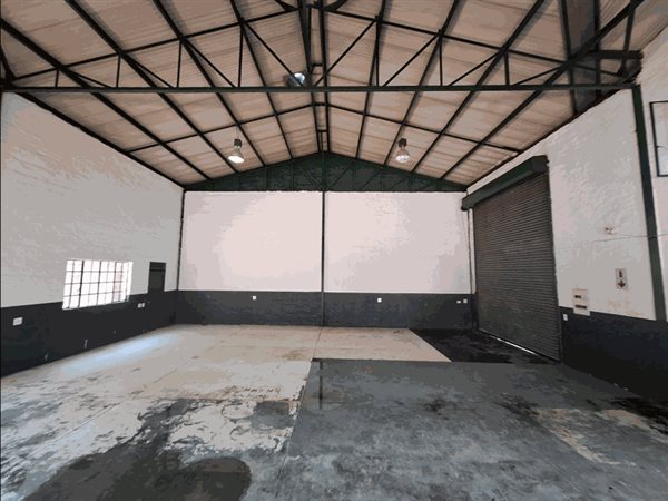 215  m² Industrial space