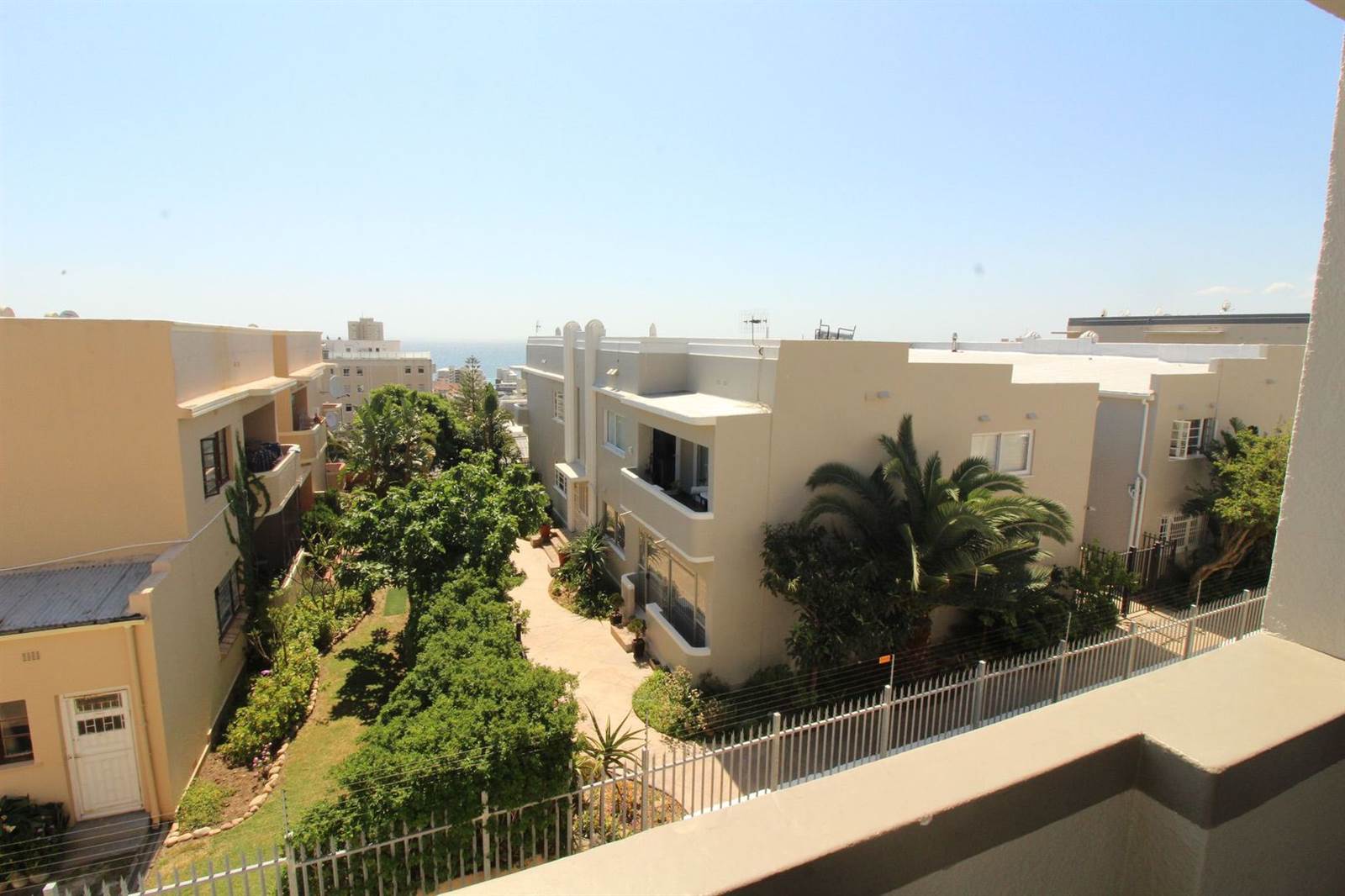 2 Bed Apartment in Fresnaye photo number 16