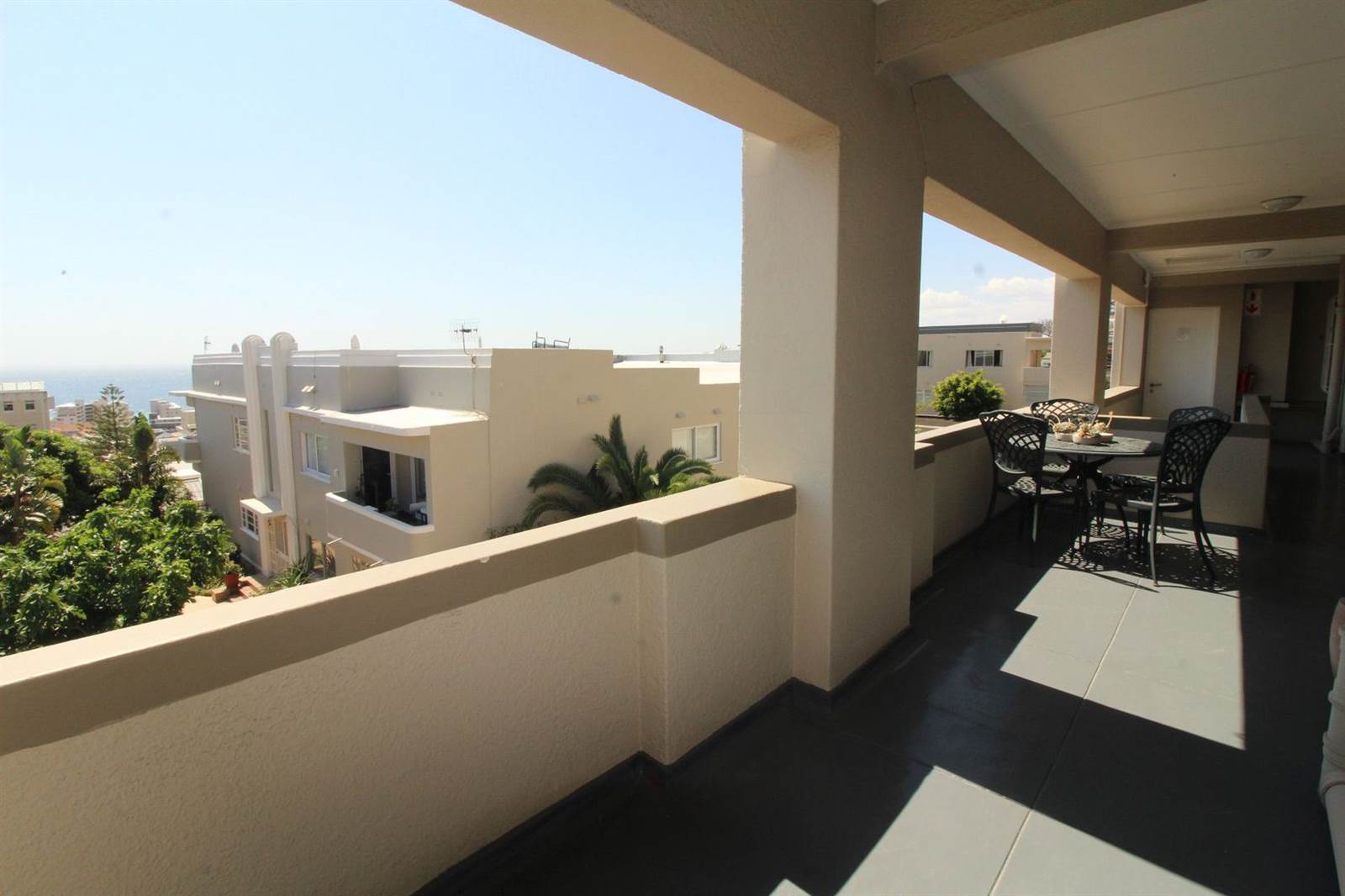 2 Bed Apartment in Fresnaye photo number 17