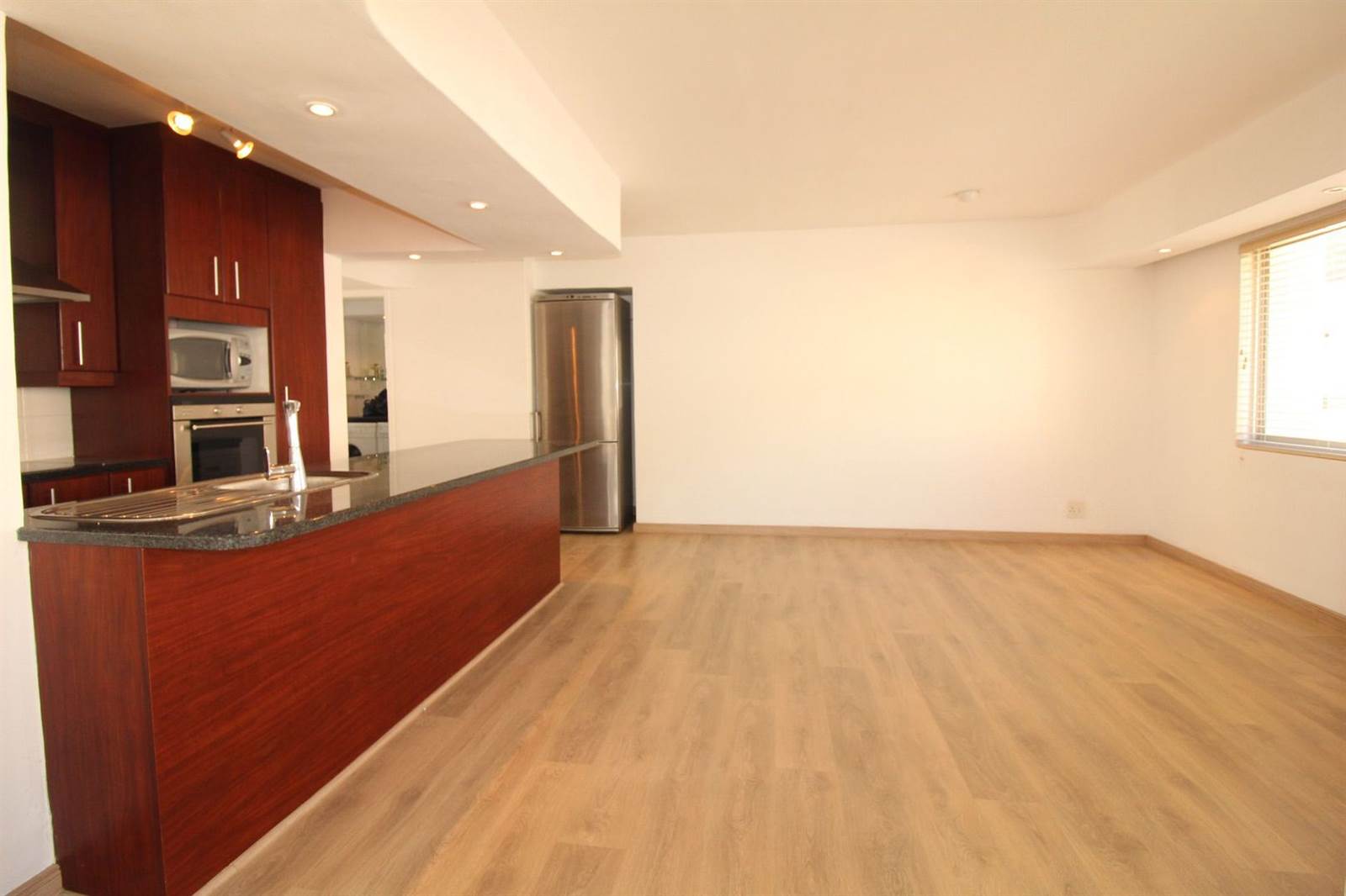 2 Bed Apartment in Fresnaye photo number 9