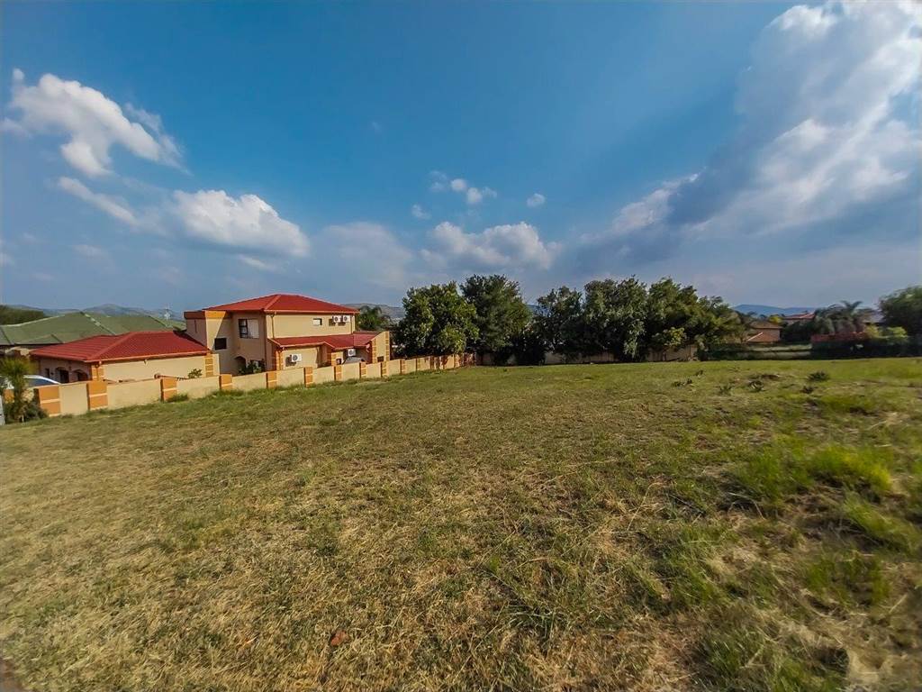 814 m² Land available in Kosmos photo number 1