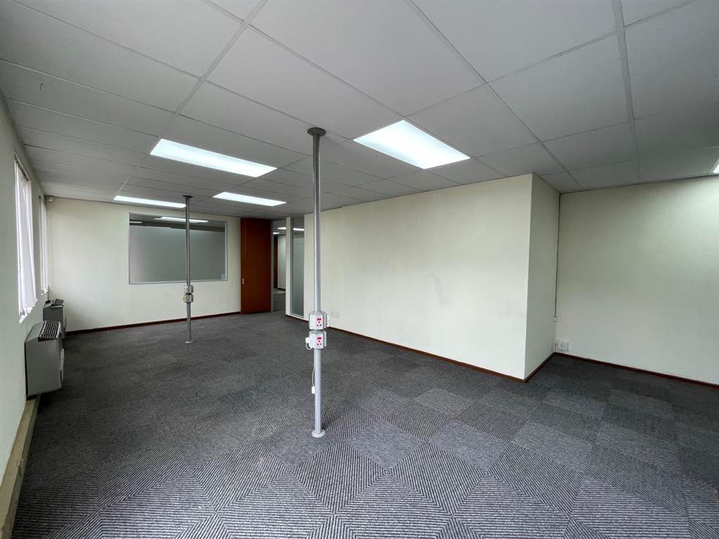 375  m² Commercial space in Ferndale photo number 17
