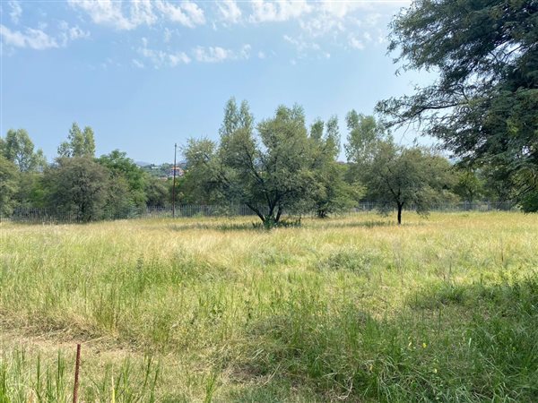 935 m² Land available in Meerhof