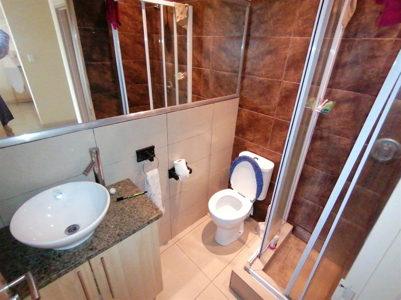 2 Bed Apartment in Amberfield photo number 8