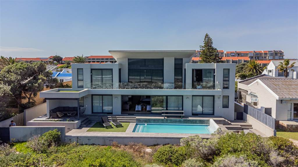5 Bedroom House 5 Bedroom House