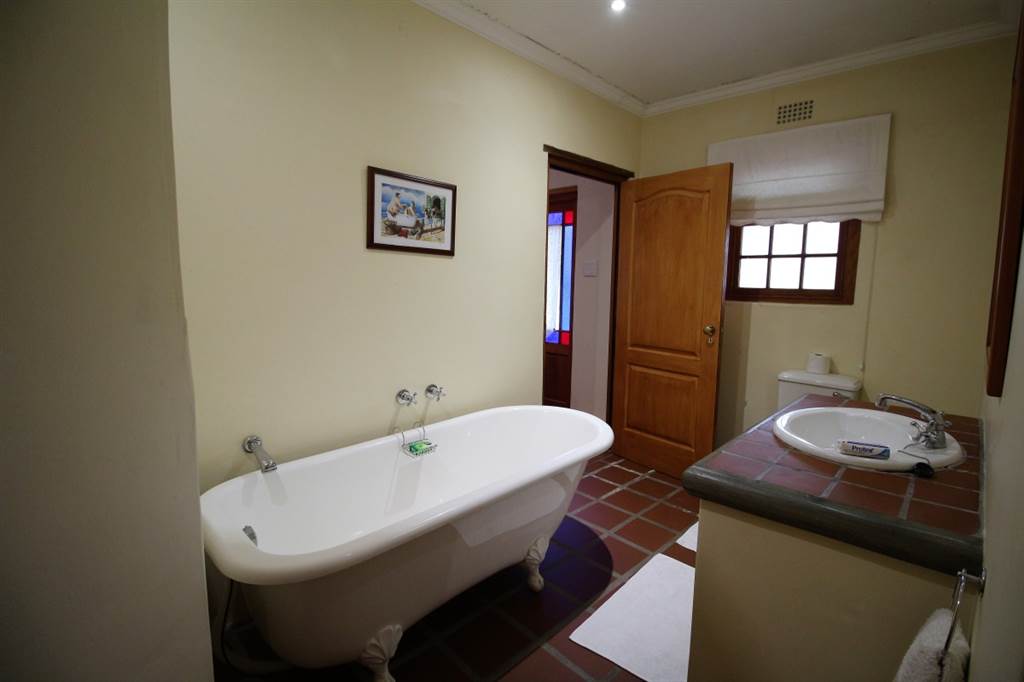4 Bed House in Montagu photo number 22