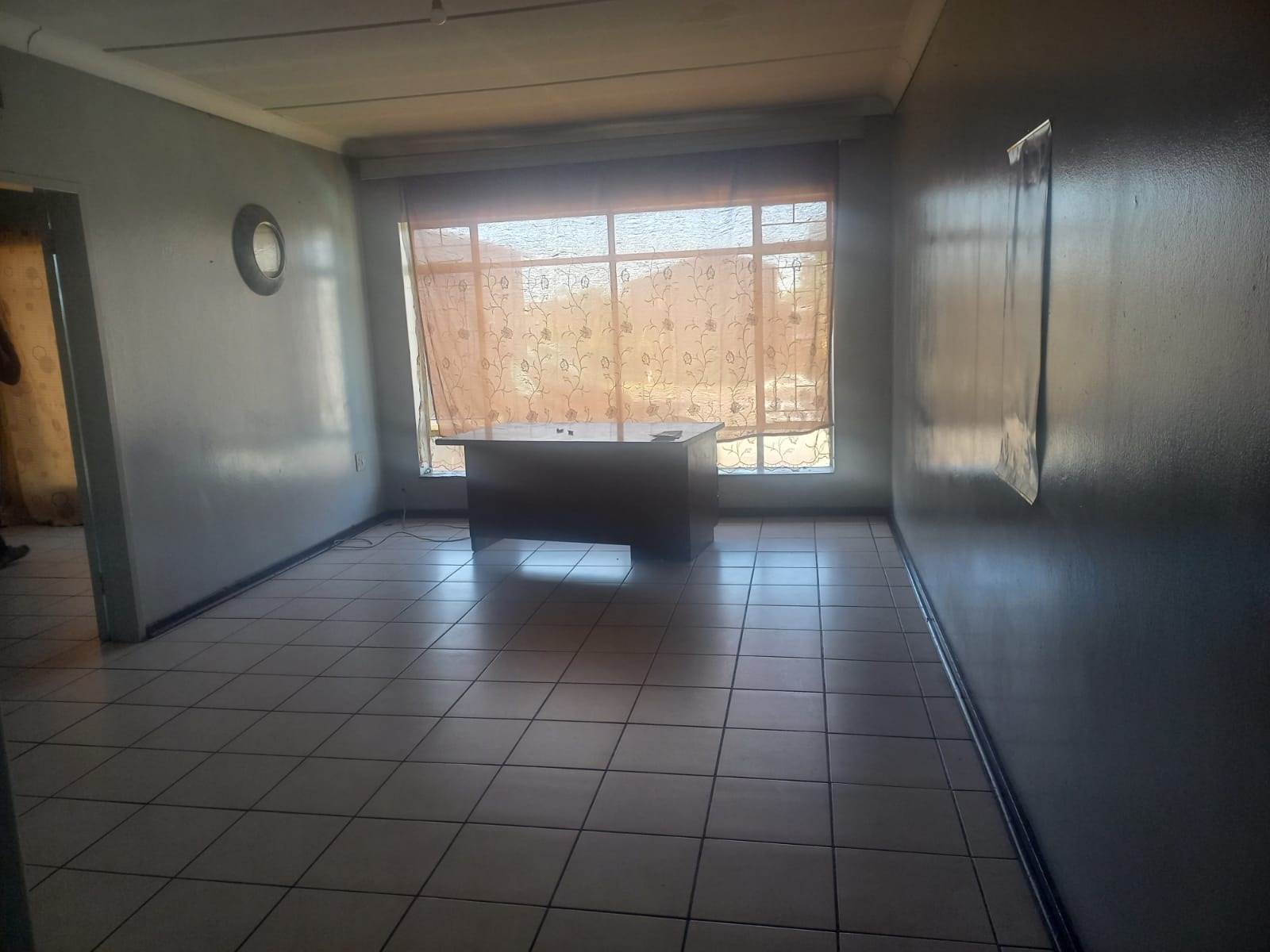1 Bed Apartment in Boksburg Central photo number 3