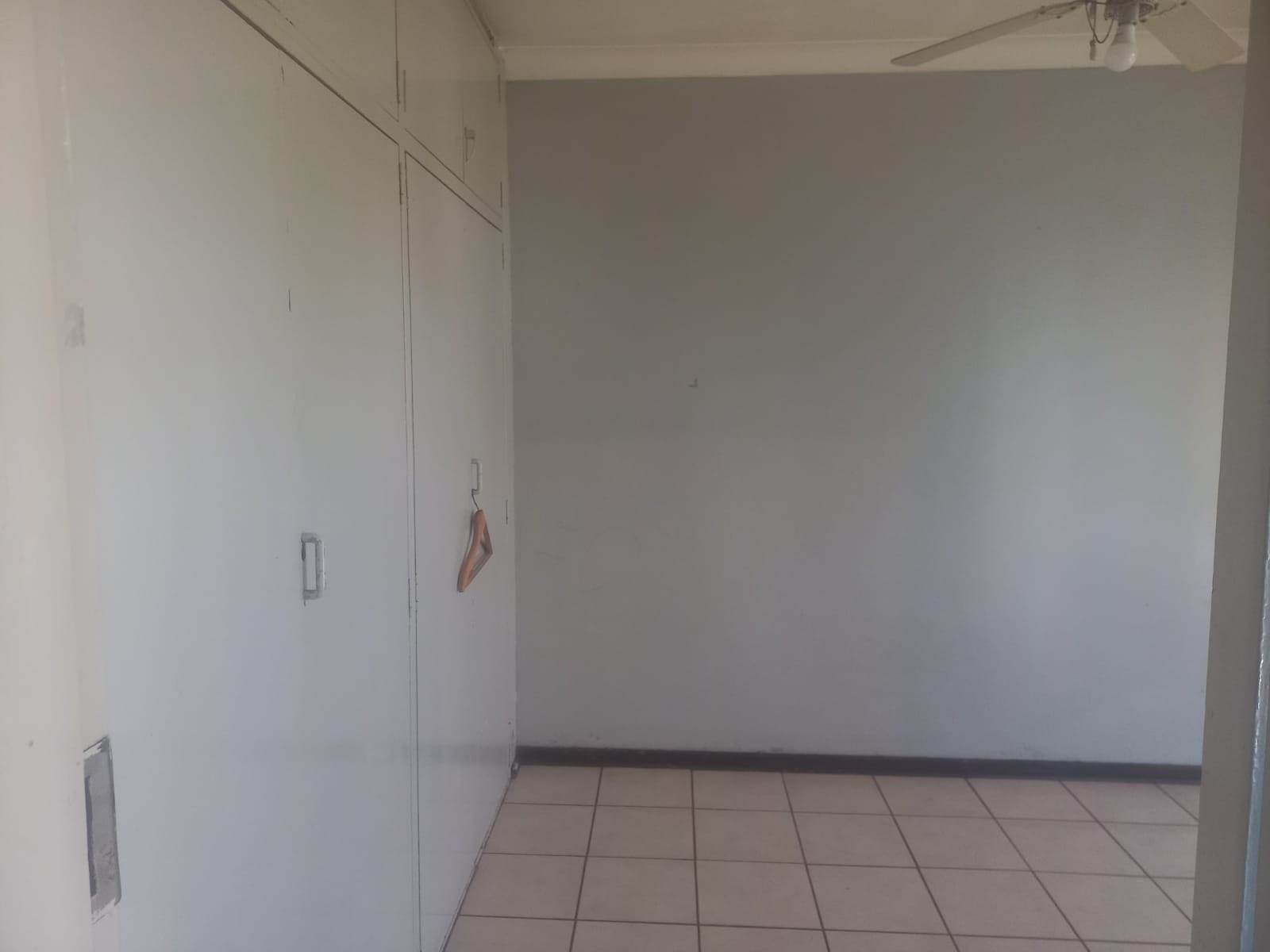 1 Bed Apartment in Boksburg Central photo number 5