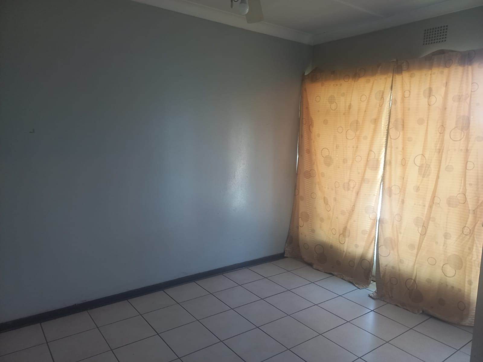 1 Bed Apartment in Boksburg Central photo number 6