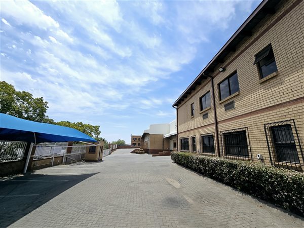 2 842 m² Industrial space 2 842 m² Industrial space