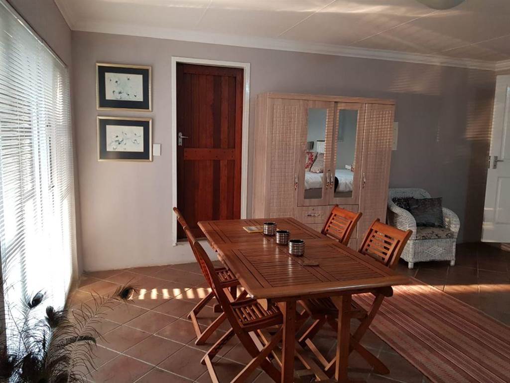1 Bed Apartment in Trichardt photo number 2