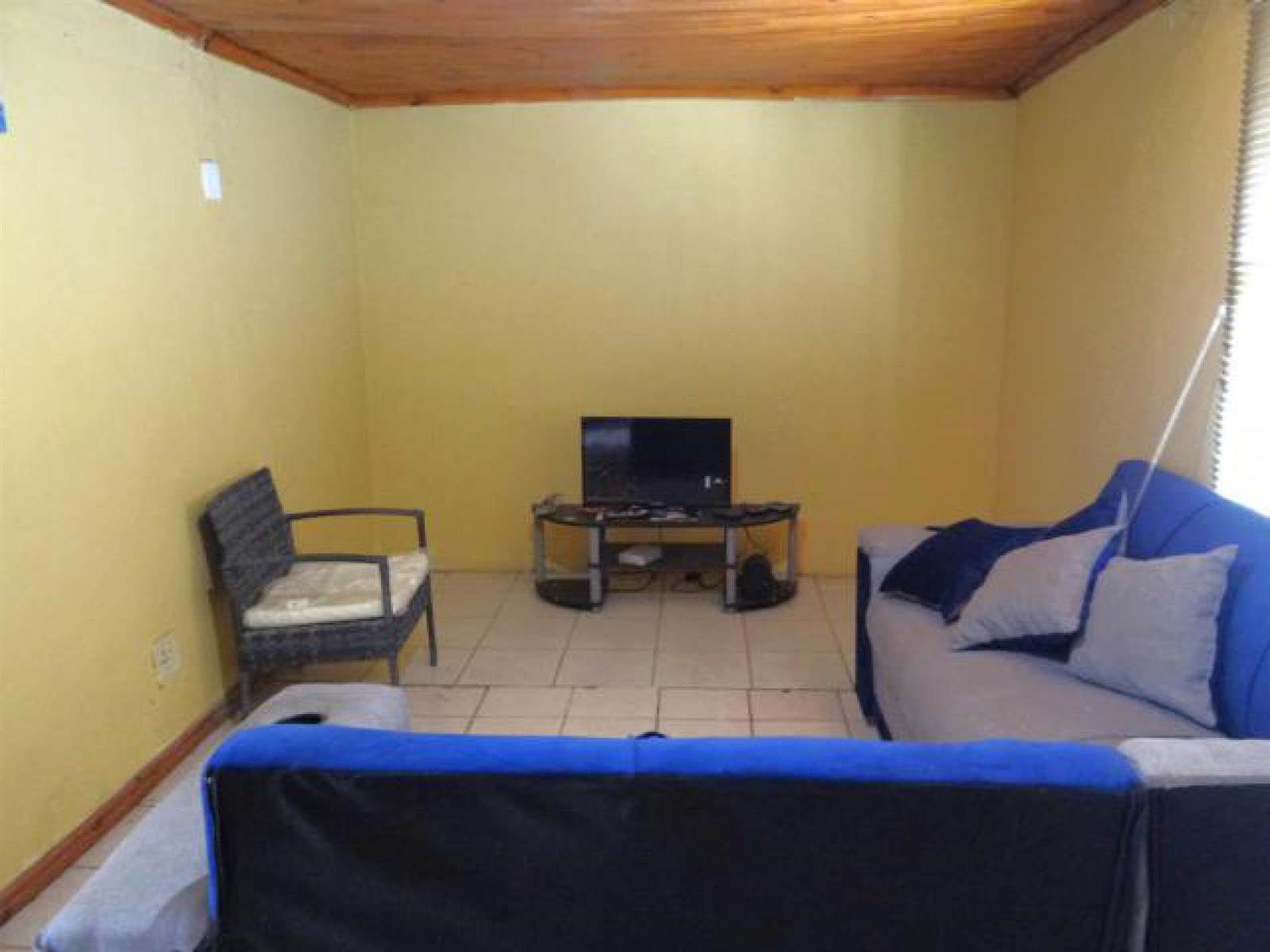 2 Bed House in Zwide photo number 5