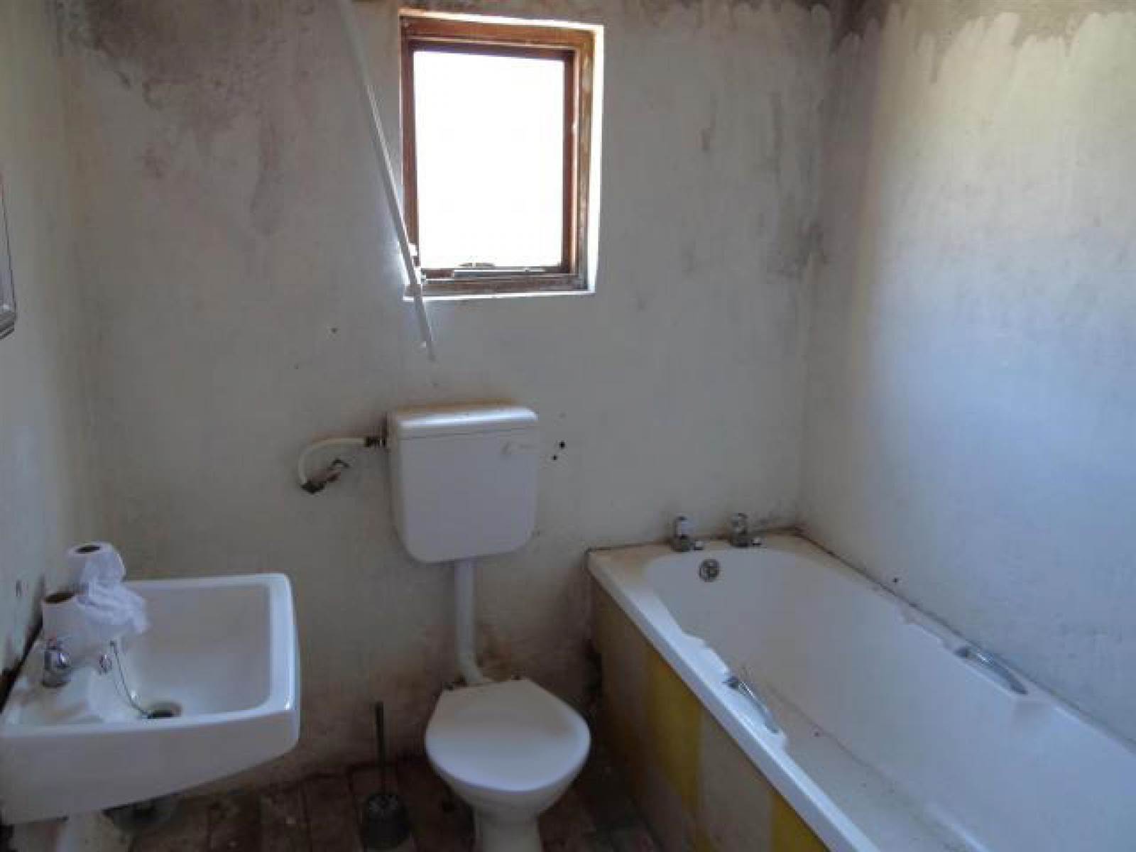 2 Bed House in Zwide photo number 18