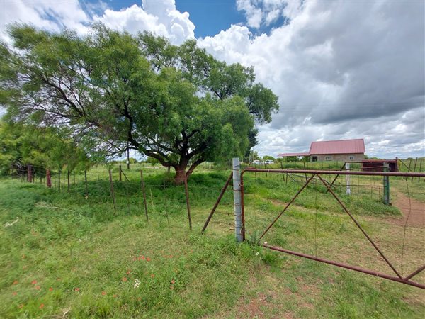 206.6 ha Farm in Mafikeng