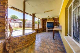 4 Bed House in Kempton Park West photo number 17