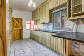 4 Bed House in Kempton Park West photo number 7