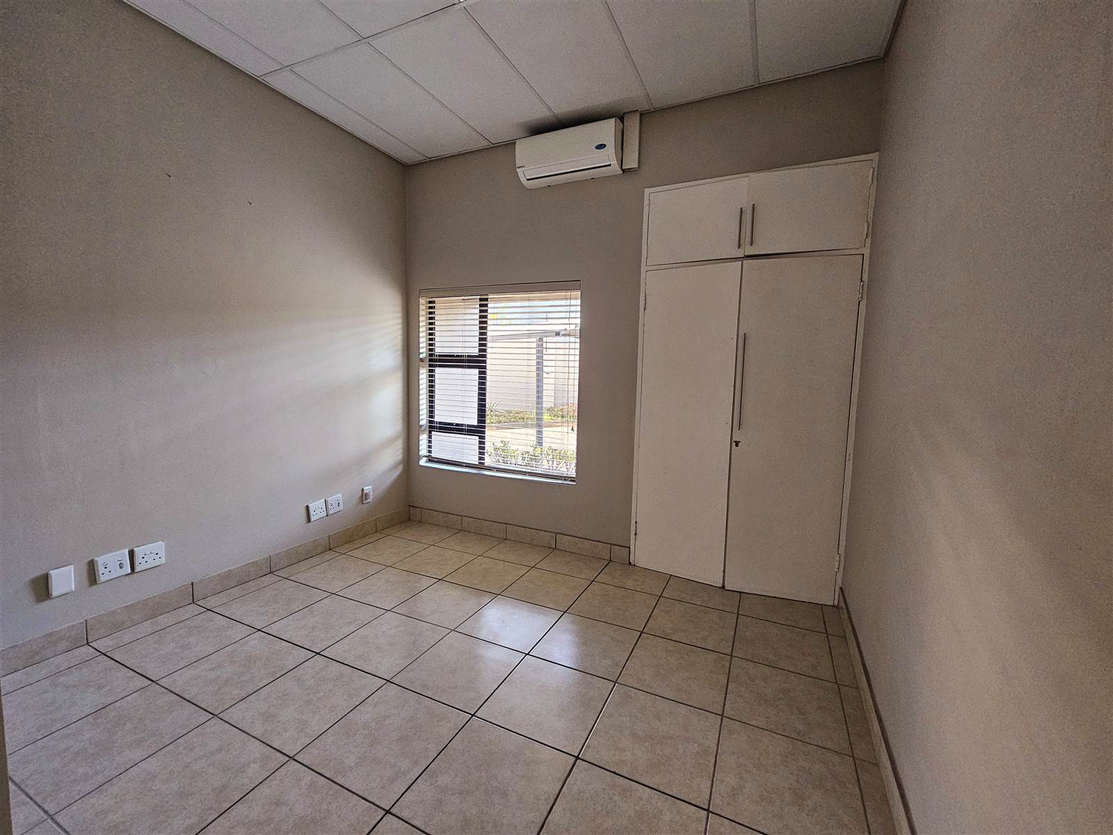 432  m² Commercial space in Garsfontein photo number 9