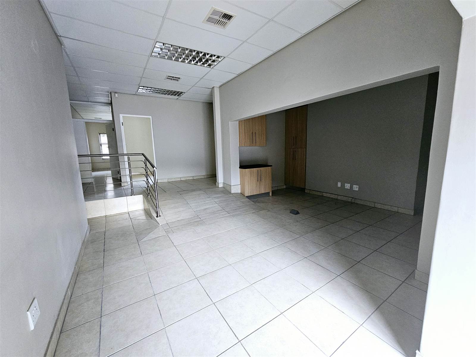 432  m² Commercial space in Garsfontein photo number 13