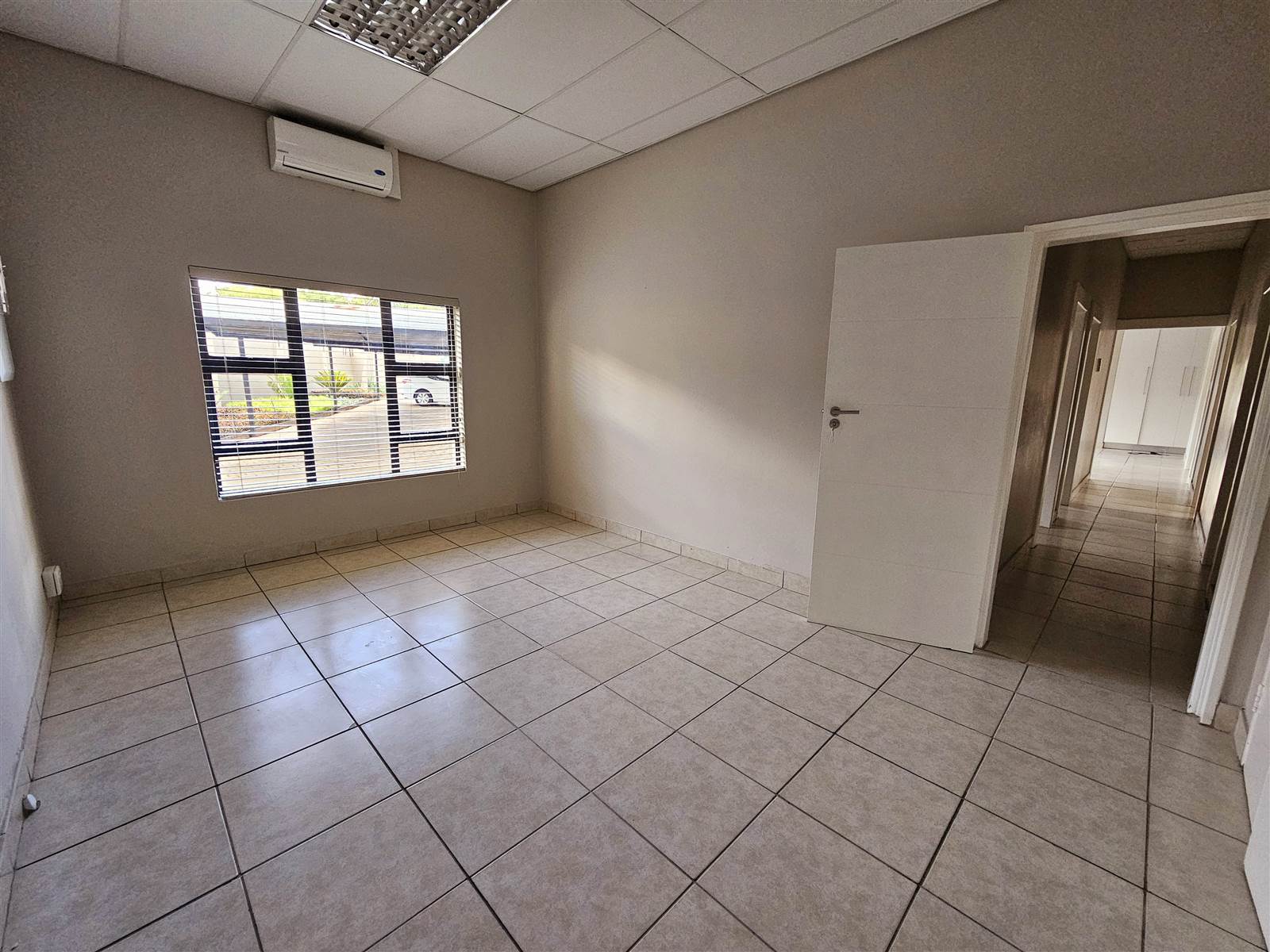 432  m² Commercial space in Garsfontein photo number 10