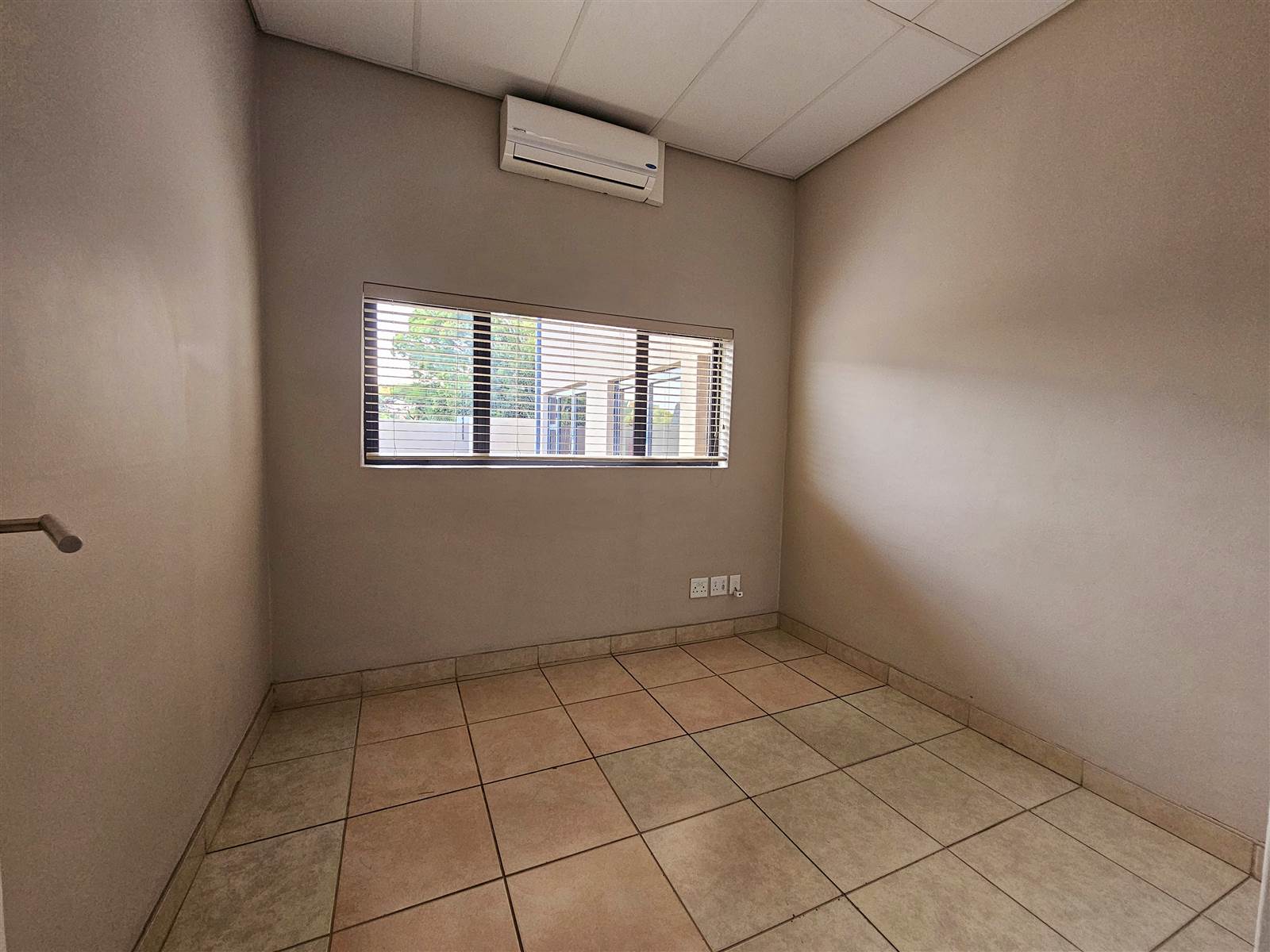 432  m² Commercial space in Garsfontein photo number 7