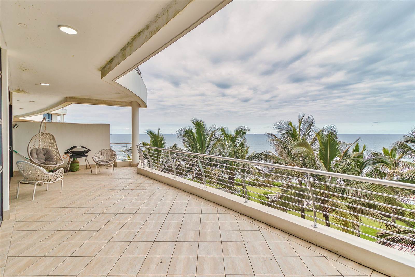 2 Bed Apartment in Umhlanga Rocks photo number 15