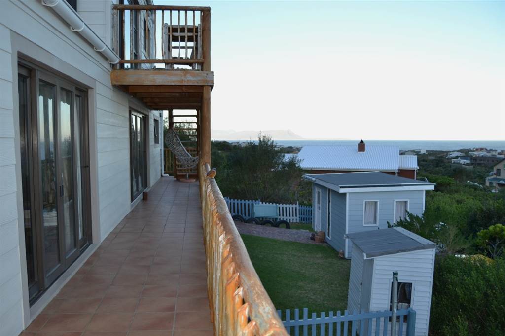 4 Bed House in Bettys Bay photo number 21