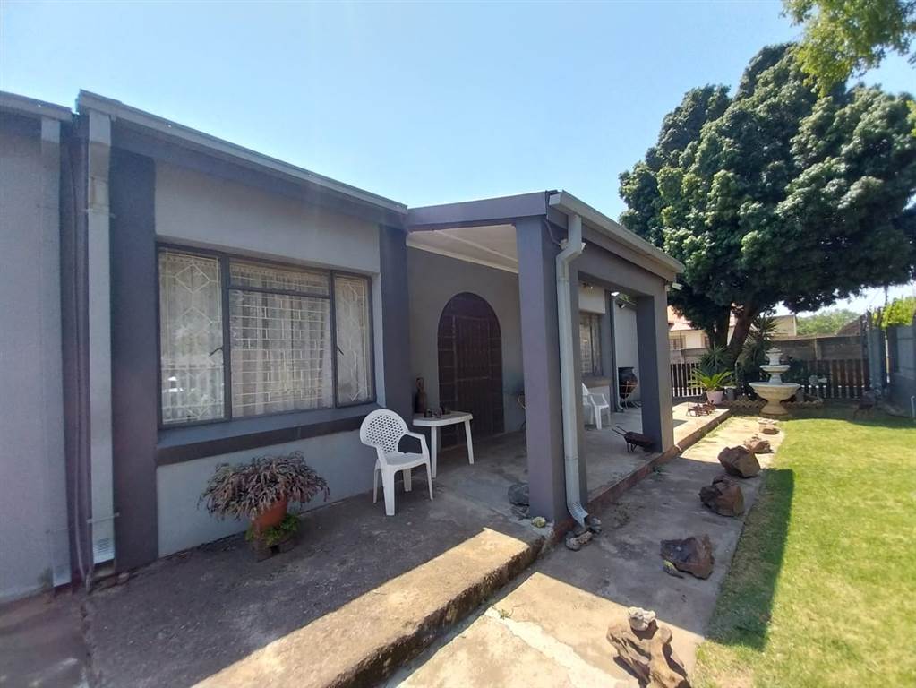 4 Bed House in Brakpan Central photo number 1
