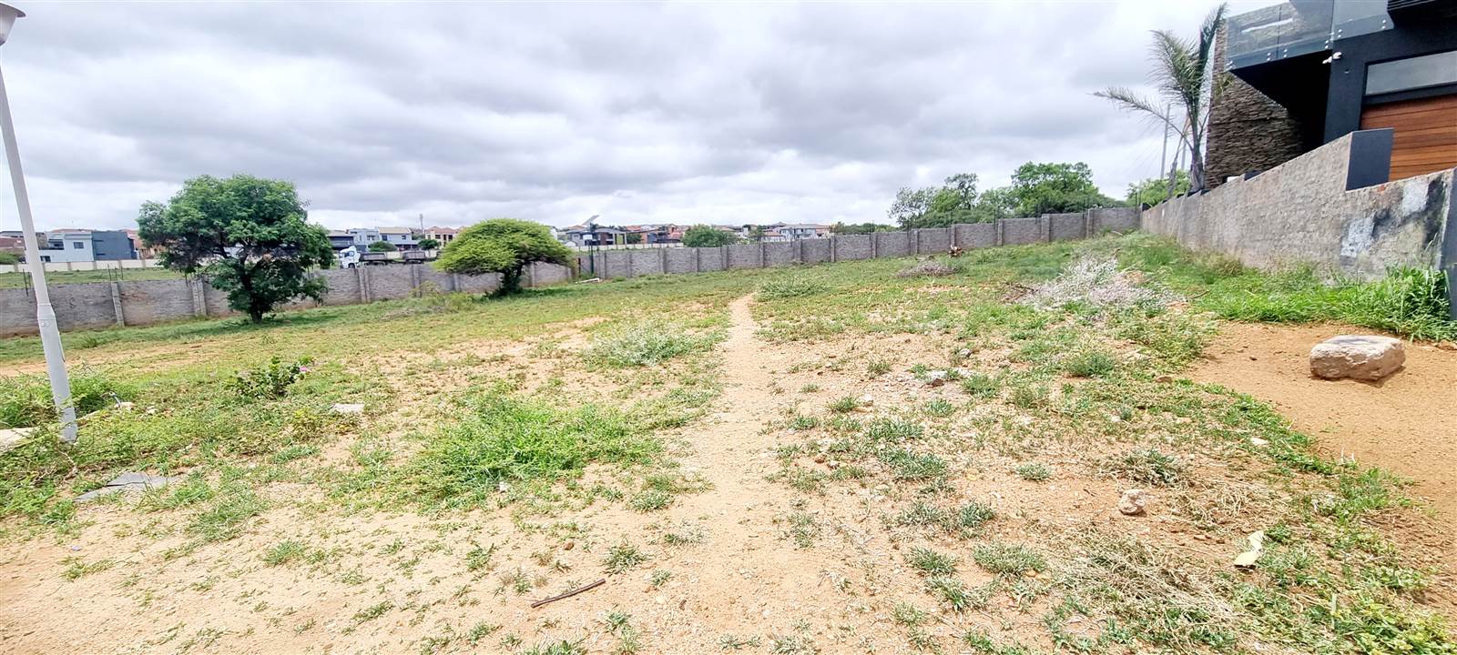 1021 m² Land available in Thornhill photo number 1