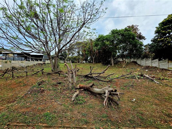 1 027 m² Land