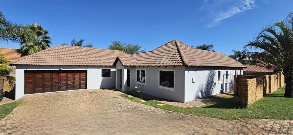 3 Bed House in Greenstone Hill photo number 1