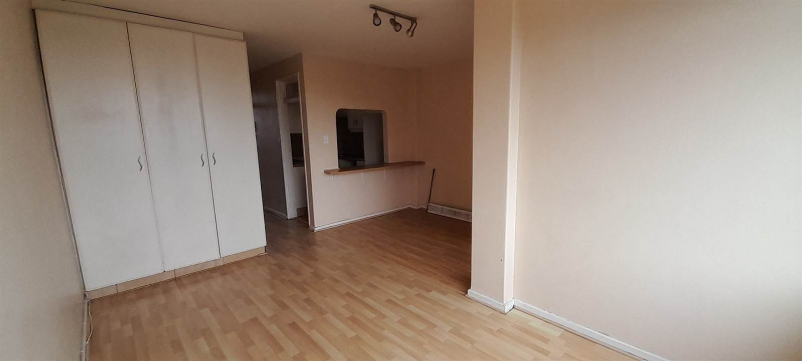 1 Bed Apartment in Essenwood photo number 4