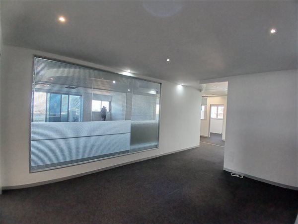 369  m² Commercial space