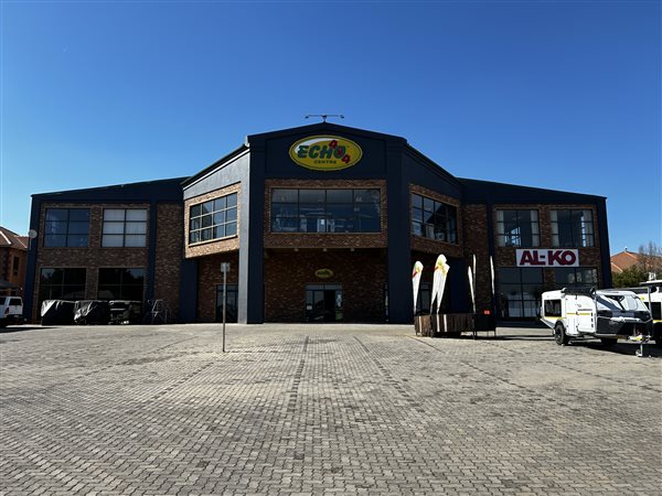 3 800  m² Industrial space