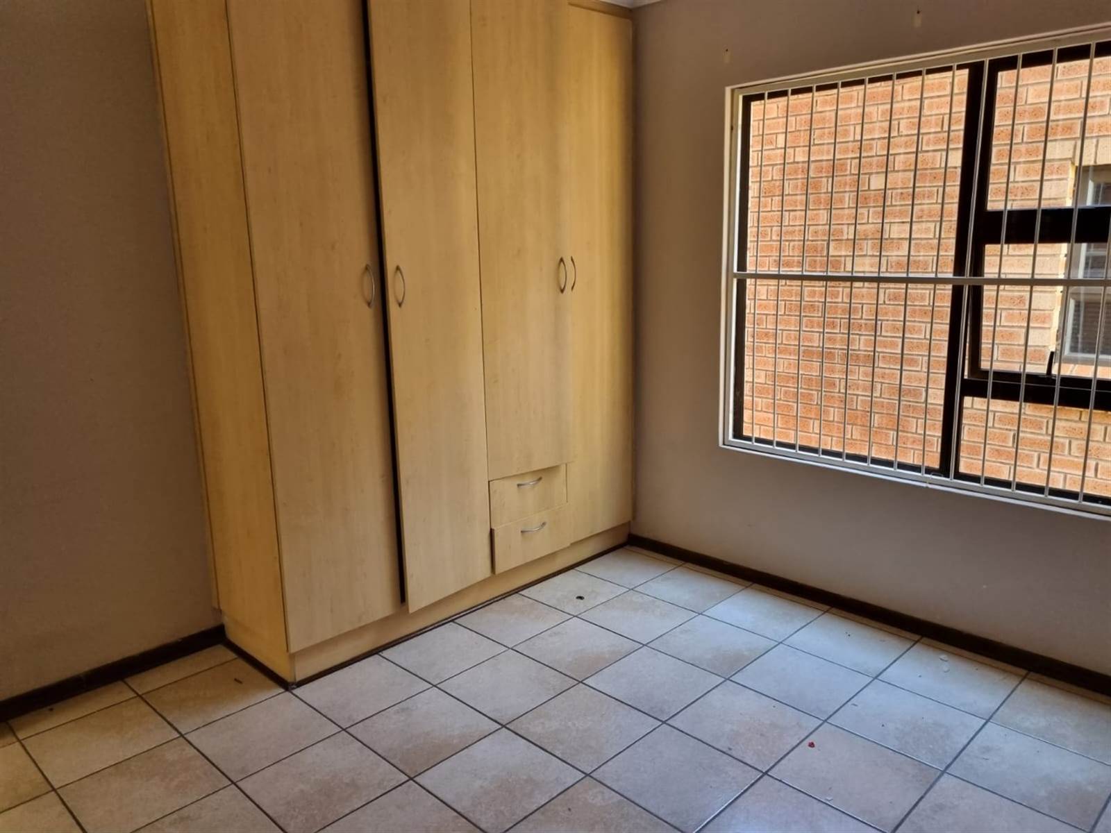2 Bed Townhouse in Bloemfontein photo number 12