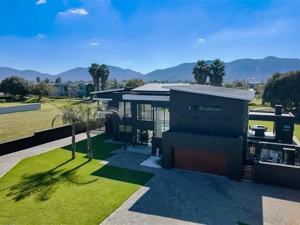 4 Bedroom House 4 Bedroom House