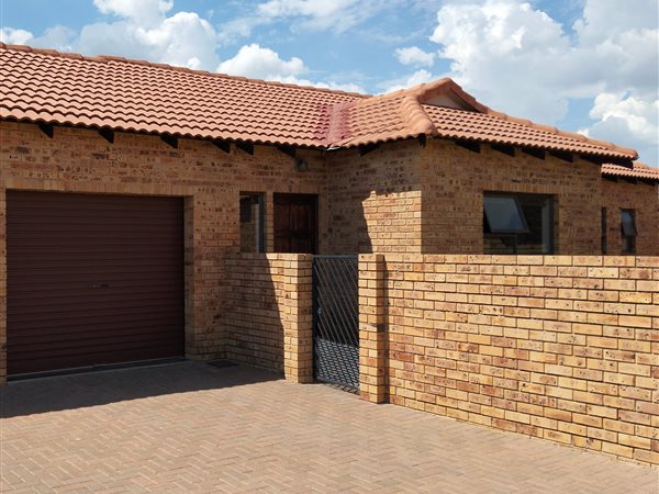 3 Bedroom Townhouse 3 Bedroom Townhouse
