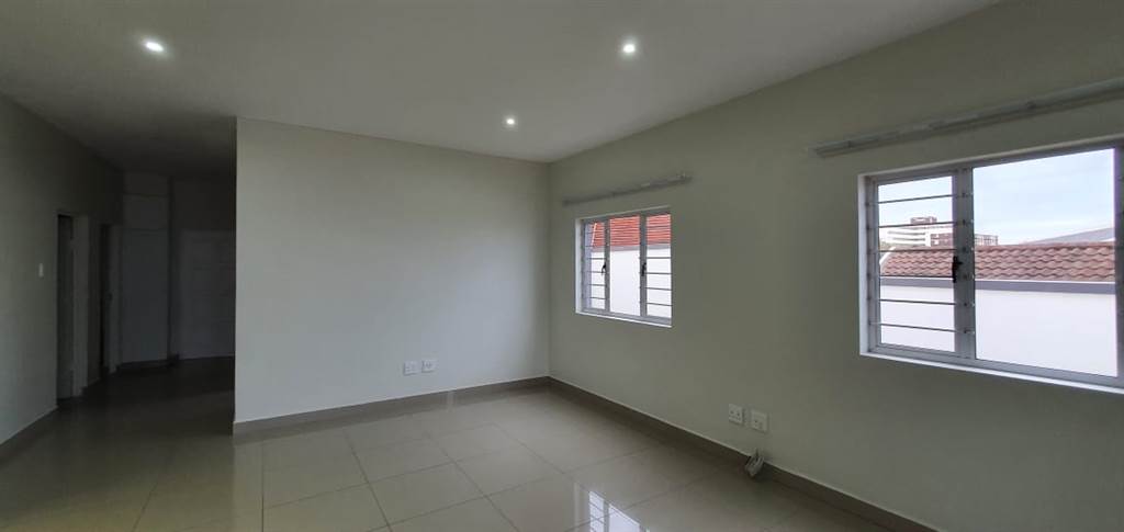 3 Bed Apartment in Winklespruit photo number 3