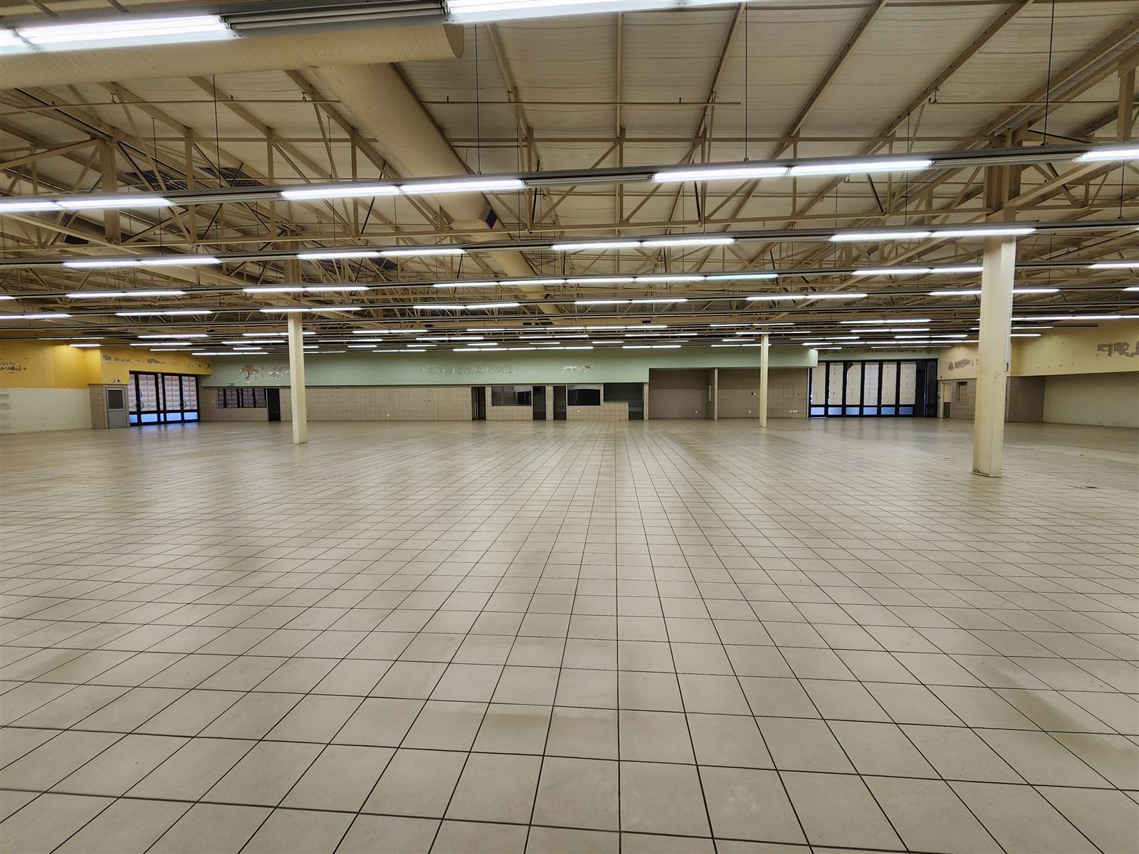 2200  m² Commercial space in Kempton Park Central photo number 1