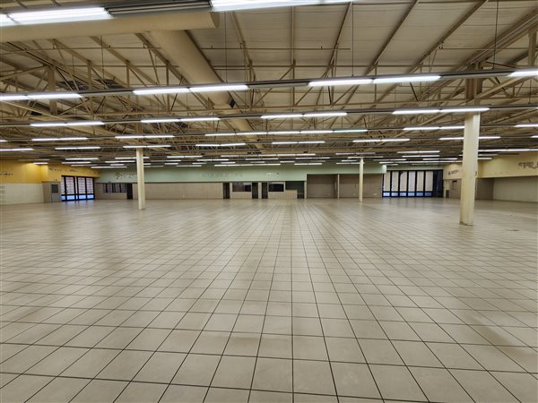 2200  m² Commercial space