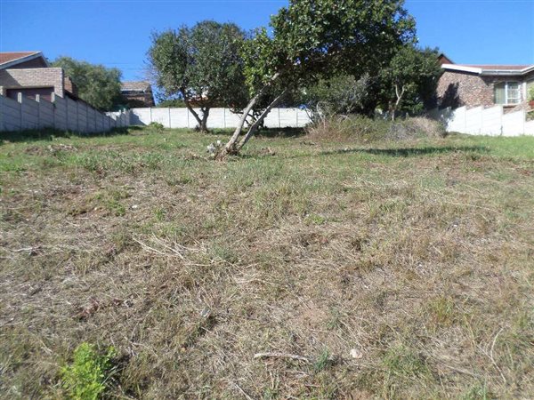 651 m² Land available in Fraaiuitsig
