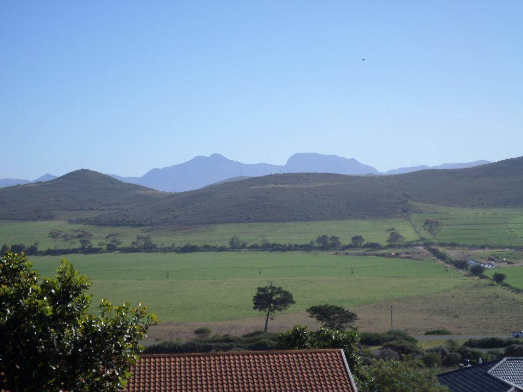 651 m² Land available in Fraaiuitsig photo number 2