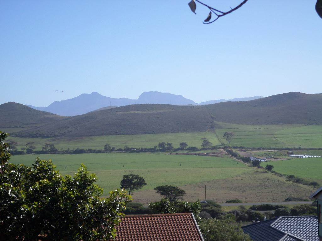 651 m² Land available in Fraaiuitsig photo number 8