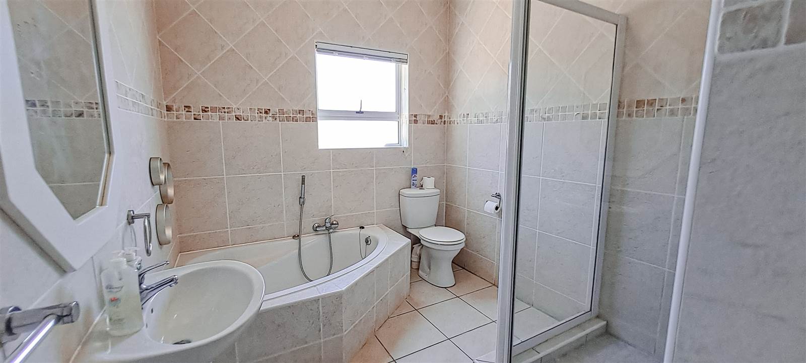 3 Bed Flat in Winklespruit photo number 15
